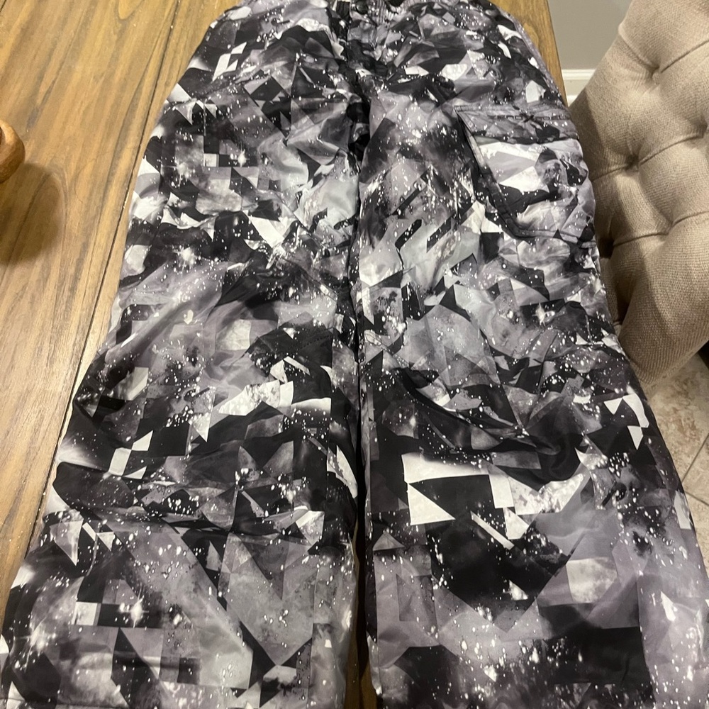 ZeroXposur Black and Gray Patterned Pants